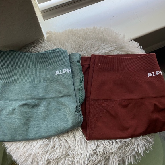 Looking for SMALLS only copper and nomadic shorts - Picture 1 of 1
